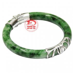 Từ xưa đến nay, vòng ngọc luôn được phái đẹp đặc biệt yêu thích ngày nay với công nghệ hiện đại hơn vòng ngọc bọc vàng lại được ưa chuộng hơn hết. 