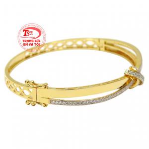 Nếu như thời xưa, các cô gái con nhà quý tộc chuộng đeo các loại vòng ngọc để làm đẹp thì ngày nay vòng tay vàng chính là sự lựa chọn được nữ giới yêu thích. 