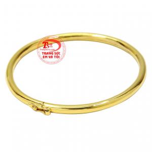 Chiếc vòng tay này sẽ hoàn hảo hơn khi kết hợp cùng với áo dài tăng thêm phần thanh lịch, thướt tha của người con gái Việt. 